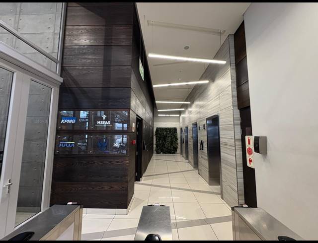 1,660M² OFFICE TO LET IN FORESHORE